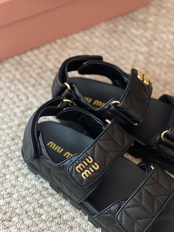 미우미우 마테라쎄 나파 가죽 스포츠 샌들 [매장가 171만원대]