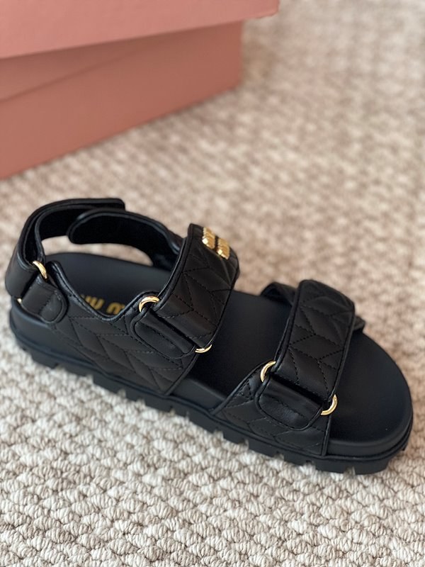 미우미우 마테라쎄 나파 가죽 스포츠 샌들 [매장가 171만원대]