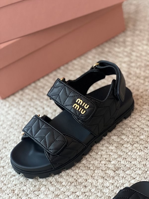 미우미우 마테라쎄 나파 가죽 스포츠 샌들 [매장가 171만원대]