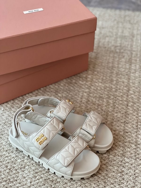 미우미우 마테라쎄 나파 가죽 스포츠 샌들 화이트 [매장가 171만원대]