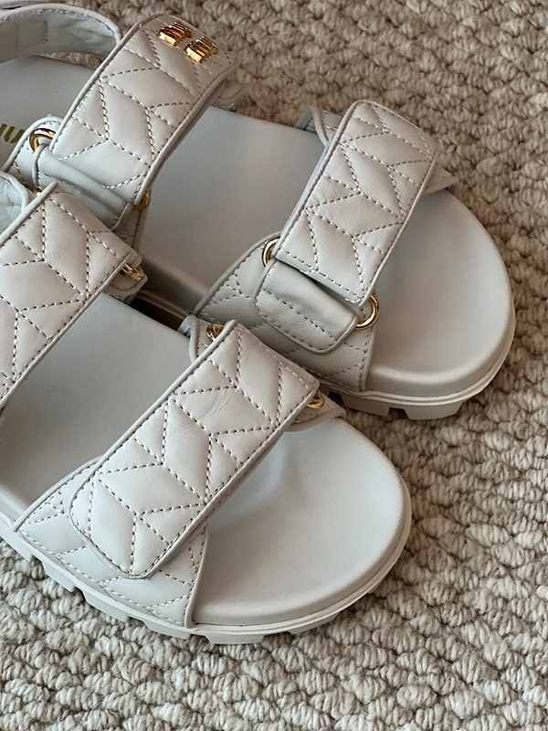 미우미우 마테라쎄 나파 가죽 스포츠 샌들 화이트 [매장가 171만원대]