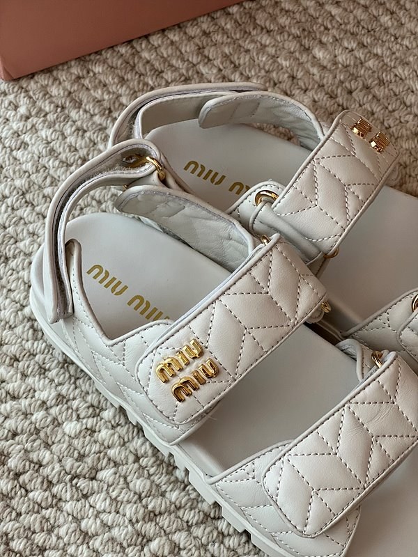 미우미우 마테라쎄 나파 가죽 스포츠 샌들 화이트 [매장가 171만원대]