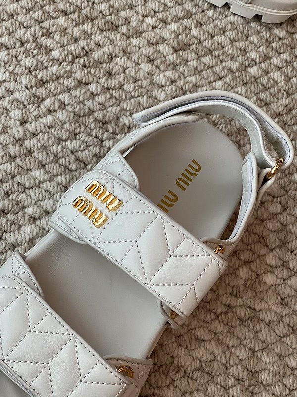 미우미우 마테라쎄 나파 가죽 스포츠 샌들 화이트 [매장가 171만원대]
