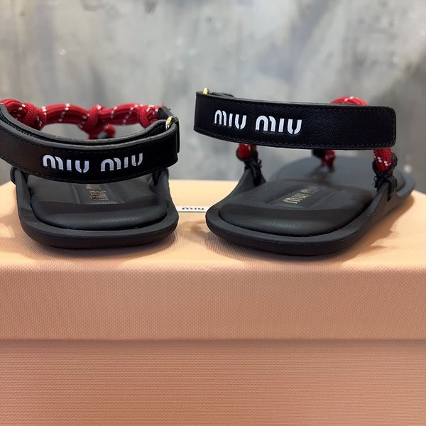 미우미우 Riviere 코드 및 가죽 샌들 [매장가 120만원대]