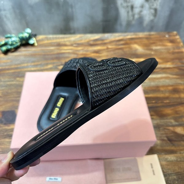 미우미우 라피아 효과 우븐 패브릭 슬라이드 [매장가125만원대]