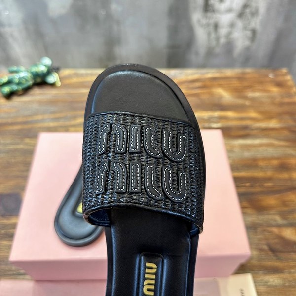 미우미우 라피아 효과 우븐 패브릭 슬라이드 [매장가125만원대]