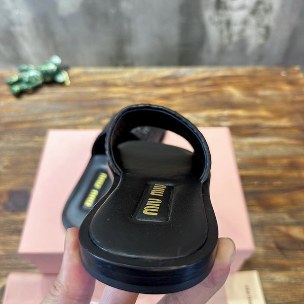 미우미우 라피아 효과 우븐 패브릭 슬라이드 [매장가125만원대]