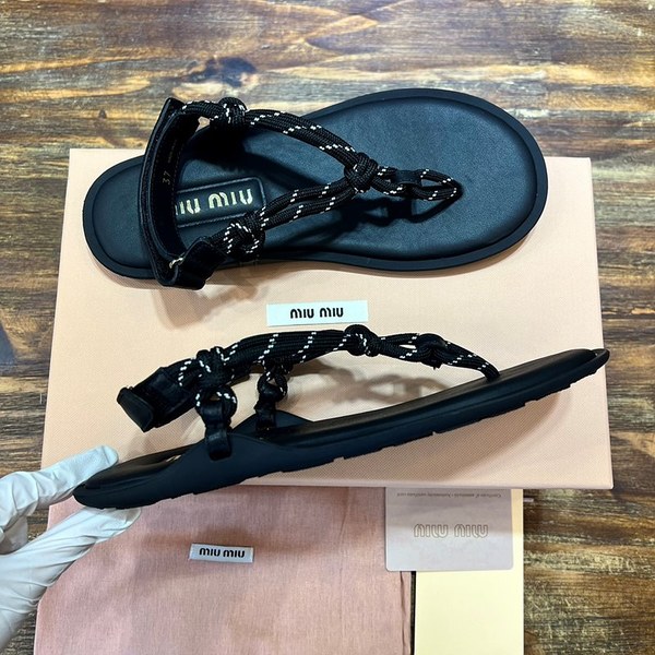 미우미우 Riviere 코드 및 가죽 샌들 [매장가 120만원대]