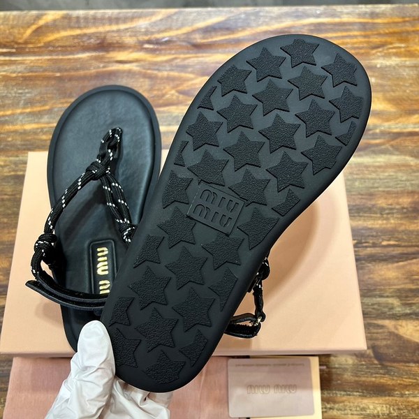 미우미우 Riviere 코드 및 가죽 샌들 [매장가 120만원대]