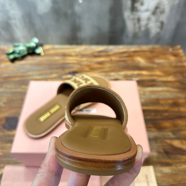 미우미우 라피아 효과 우븐 패브릭 슬라이드 [매장가 125만원대]