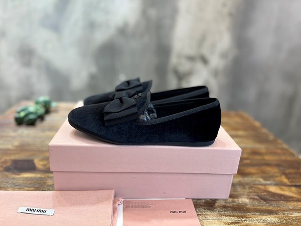 미우미우 벨벳 슬리퍼 블랙 여성 [매장가 120만원대]