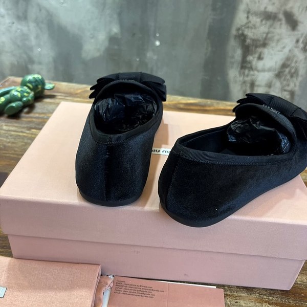 미우미우 벨벳 슬리퍼 블랙 여성 [매장가 120만원대]