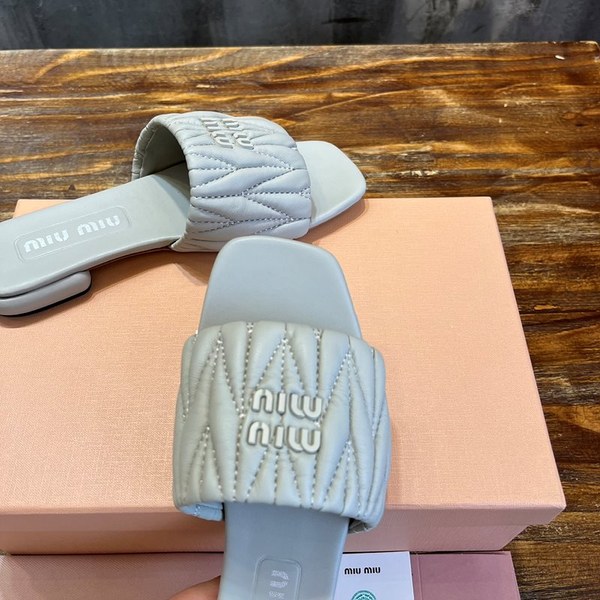 미우미우 마테라쎄 나파 가죽 슬라이드 [매장가 127만원대]