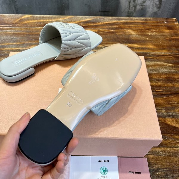 미우미우 마테라쎄 나파 가죽 슬라이드 [매장가 127만원대]
