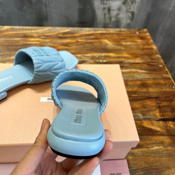 미우미우 마테라쎄 나파 가죽 슬라이드 [매장가 127만원대]