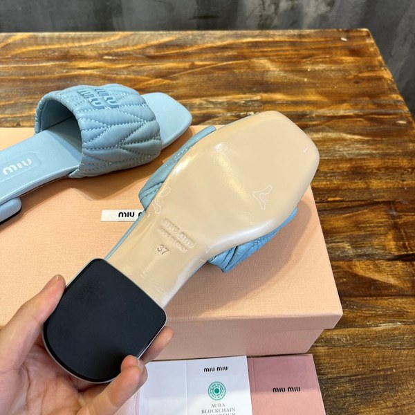 미우미우 마테라쎄 나파 가죽 슬라이드 [매장가 127만원대]