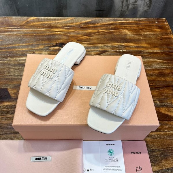 미우미우 마테라쎄 나파 가죽 슬라이드 [매장가 127만원대]