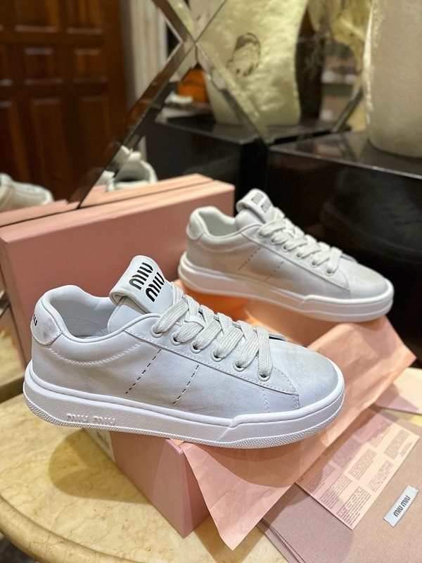 미우미우 블리치드 가죽 스니커즈 [매장가 130만원대]