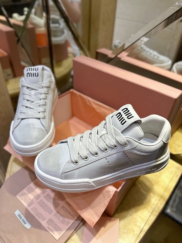 미우미우 블리치드 가죽 스니커즈 [매장가 130만원대]