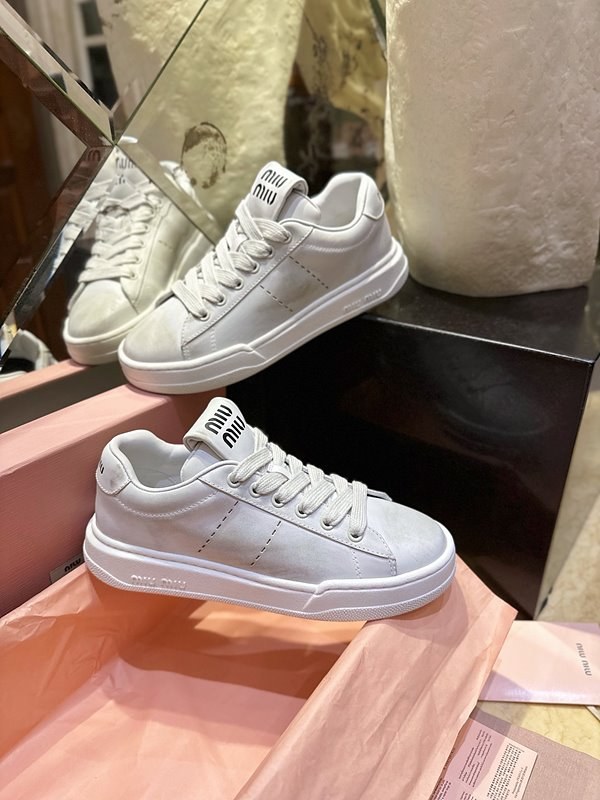 미우미우 블리치드 가죽 스니커즈 [매장가 130만원대]