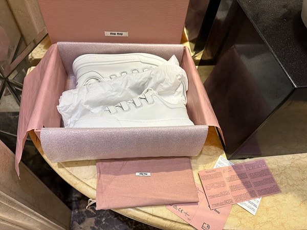 미우미우 가죽 스니커즈 [매장가 130만원대]