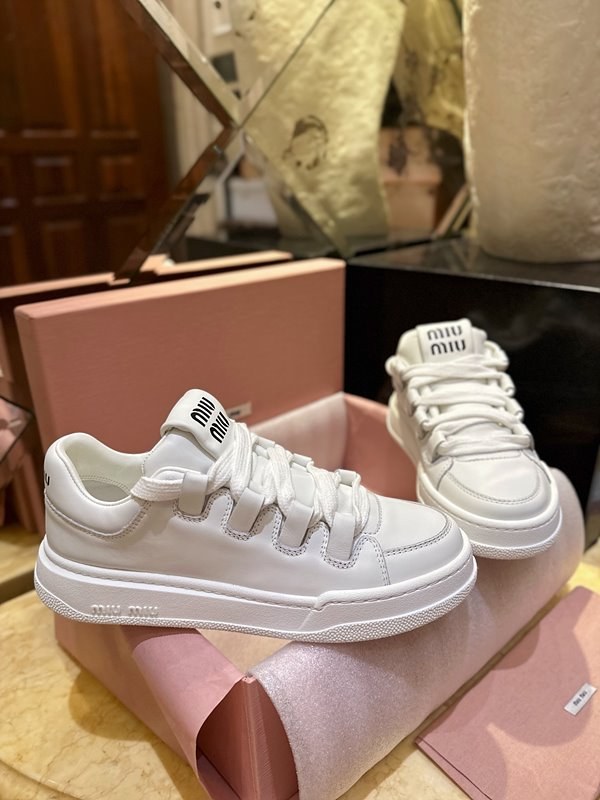 미우미우 가죽 스니커즈 [매장가 130만원대]