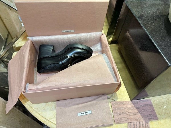 미우미우 가죽 로퍼 [매장가 159만원대]