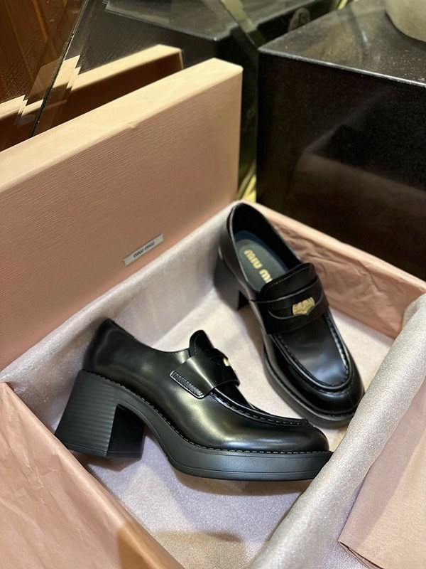 미우미우 가죽 로퍼 [매장가 159만원대]