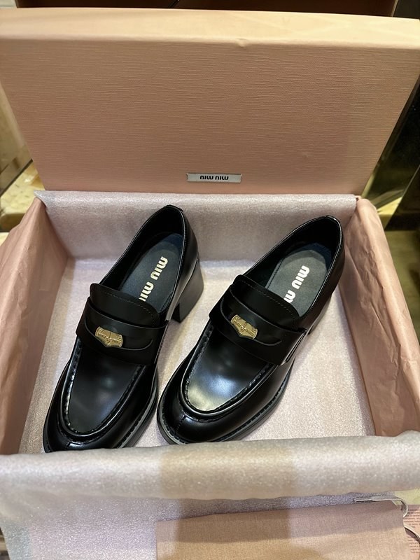 미우미우 가죽 로퍼 [매장가 159만원대]