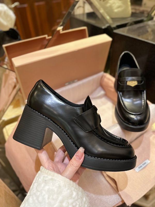 미우미우 가죽 로퍼 [매장가 159만원대]