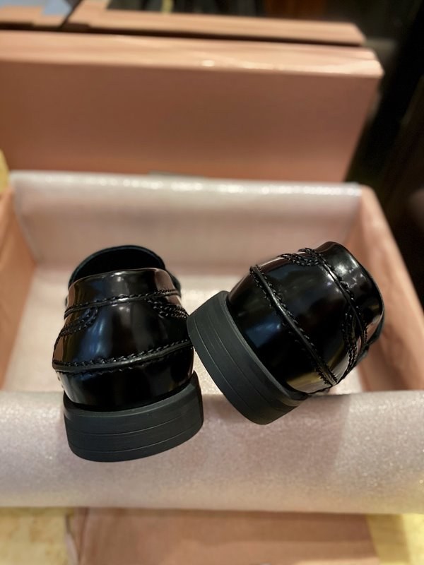 미우미우 가죽 로퍼 [매장가 130만원대]