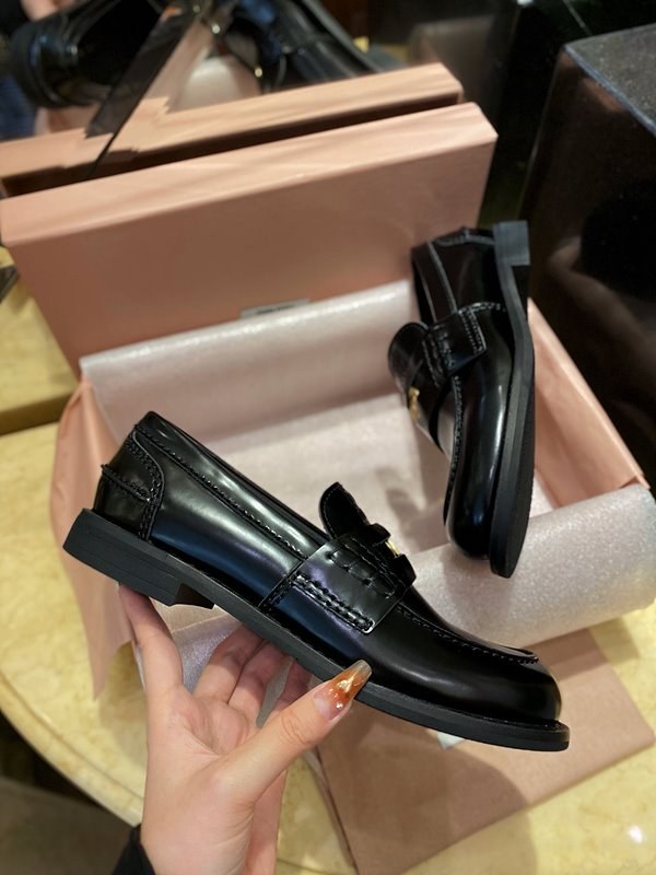 미우미우 가죽 로퍼 [매장가 130만원대]