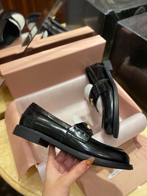 미우미우 가죽 로퍼 [매장가 130만원대]