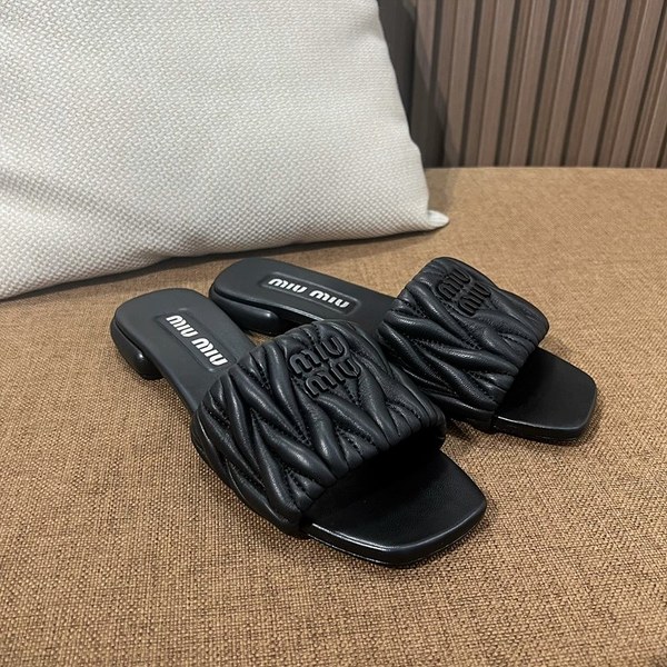 미우미우 마테라쎄 나파 가죽 슬라이드 [매장가 127만원대]
