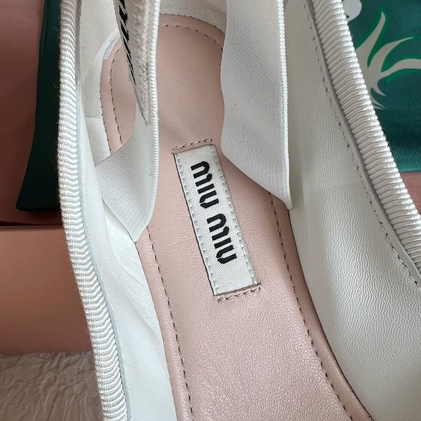 미우미우 새틴 발레리나 슈즈 화이트 [매장가130만원대]