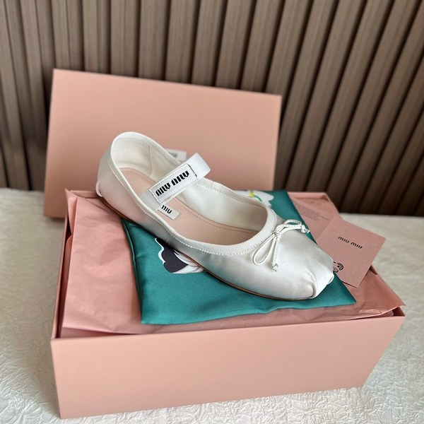 미우미우 새틴 발레리나 슈즈 화이트 [매장가130만원대]