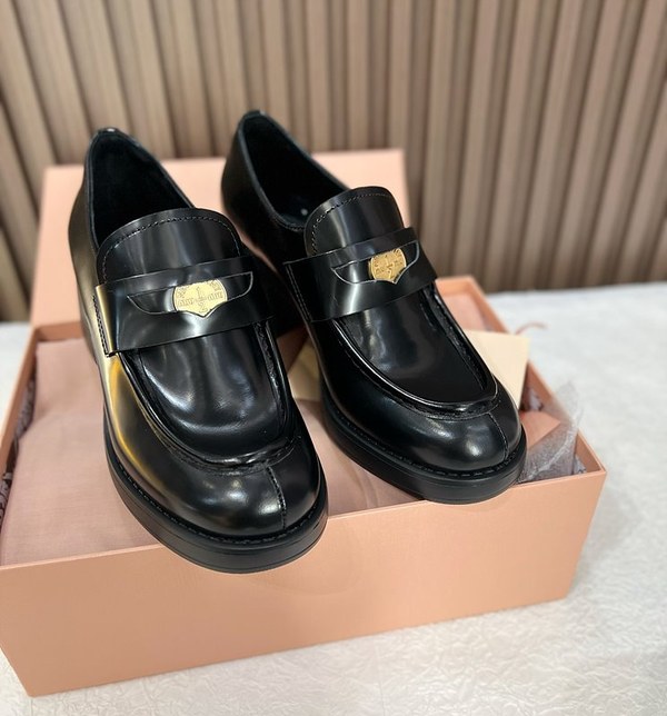 미우미우 가죽로퍼 [매장가 160만원대]