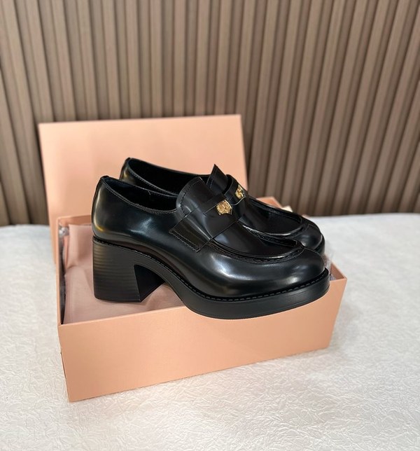 미우미우 가죽로퍼 [매장가 160만원대]