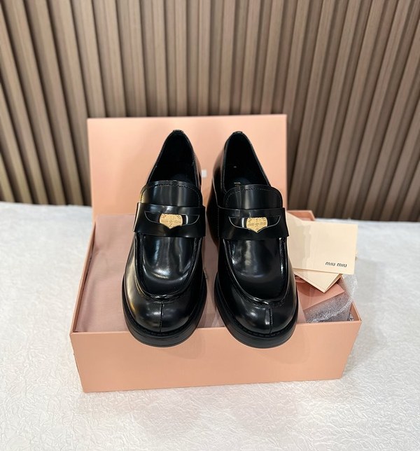 미우미우 가죽로퍼 [매장가 160만원대]