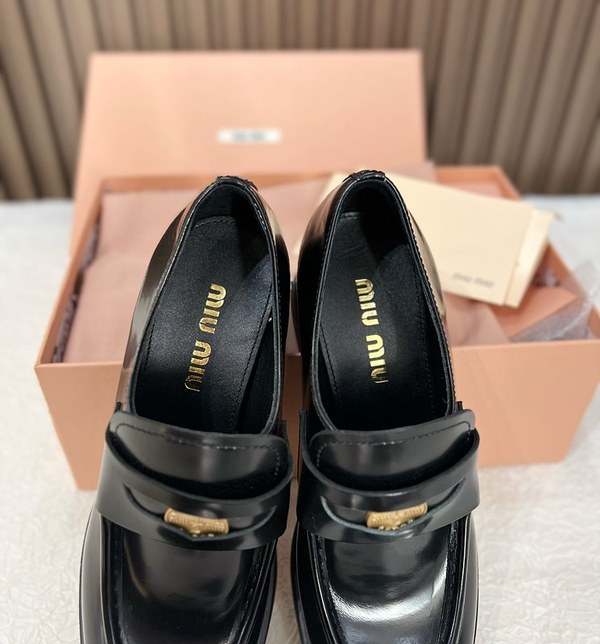 미우미우 가죽로퍼 [매장가 160만원대]