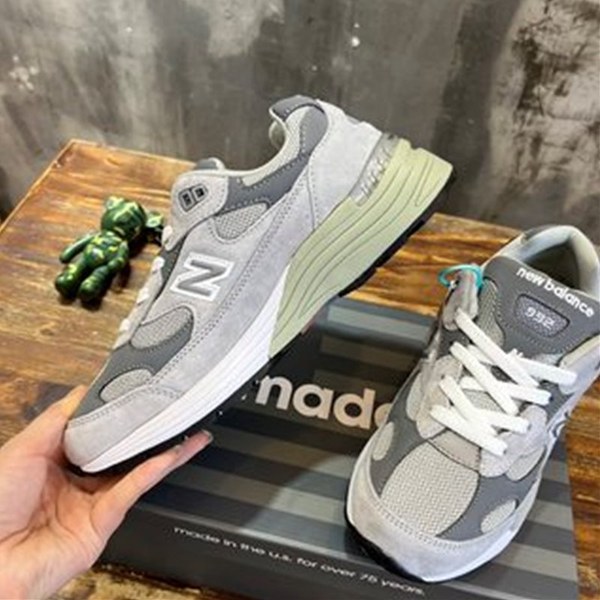 뉴발란스 992 MADE IN USA 그레이 M992GR