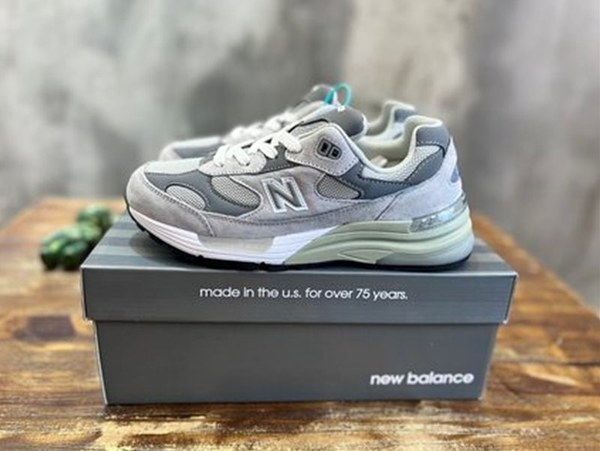 뉴발란스 992 MADE IN USA 그레이 M992GR