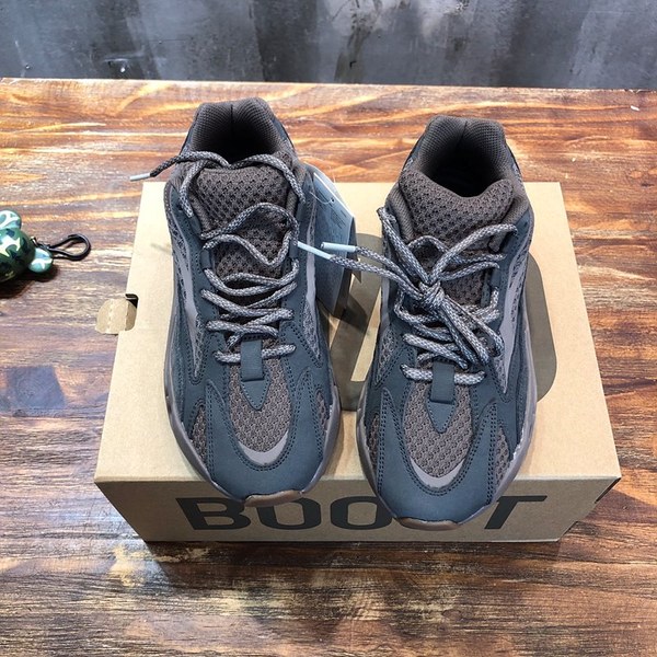 아디다스 이지부스터 Adidas Yeezy 700