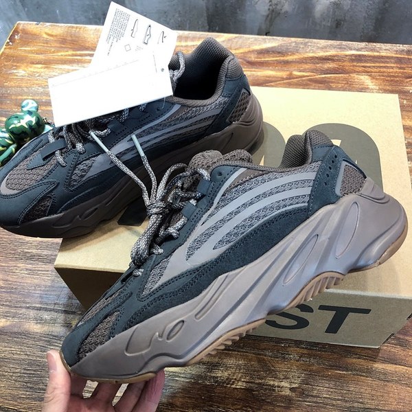 아디다스 이지부스터 Adidas Yeezy 700