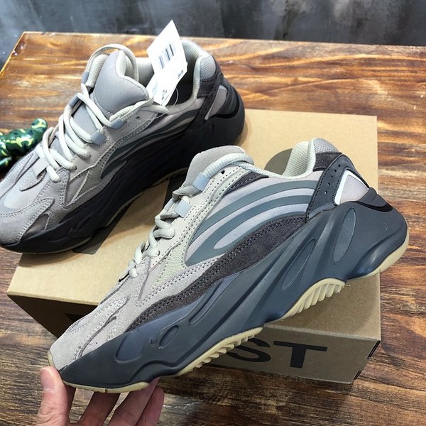 아디다스 이지부스터 Adidas Yeezy 700
