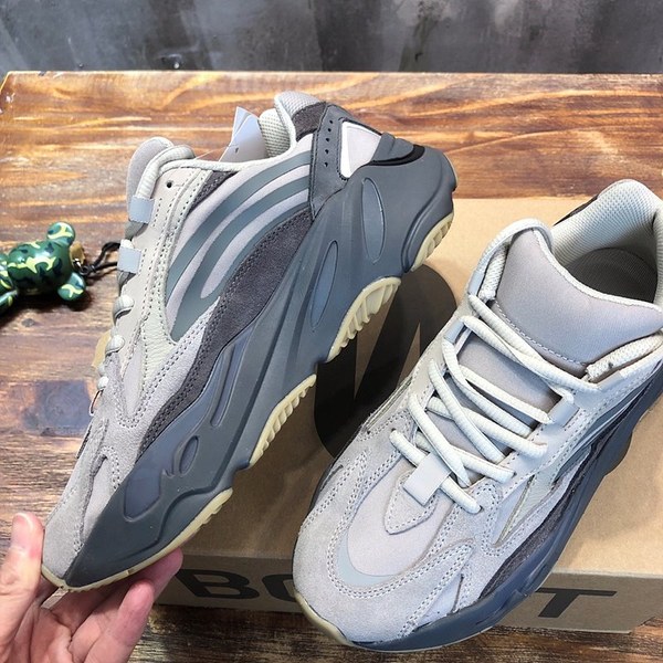 아디다스 이지부스터 Adidas Yeezy 700