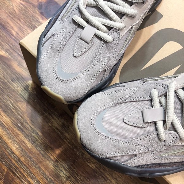 아디다스 이지부스터 Adidas Yeezy 700