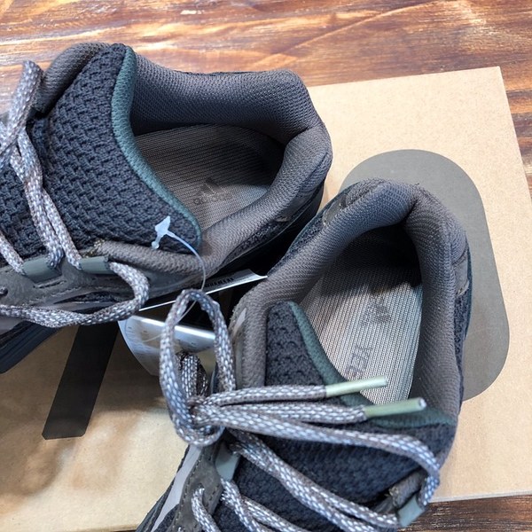 아디다스 이지부스터 Adidas Yeezy 700