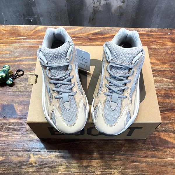 아디다스 이지부스터 Adidas Yeezy 700