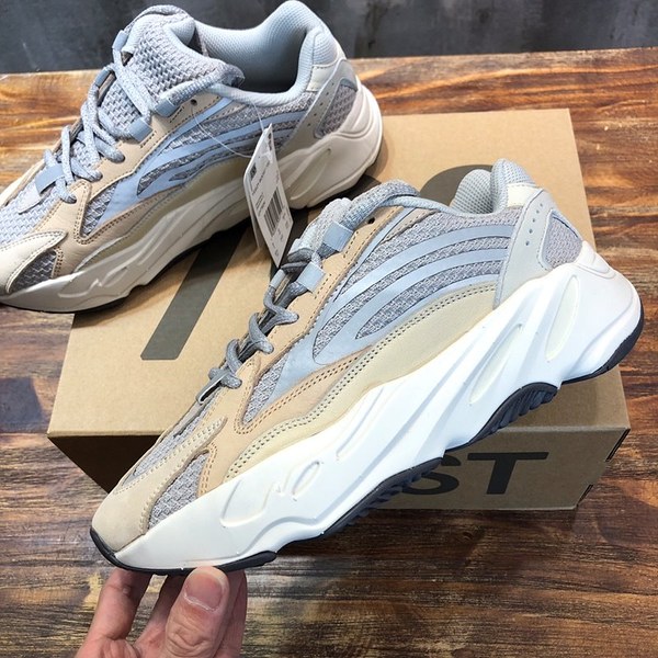 아디다스 이지부스터 Adidas Yeezy 700